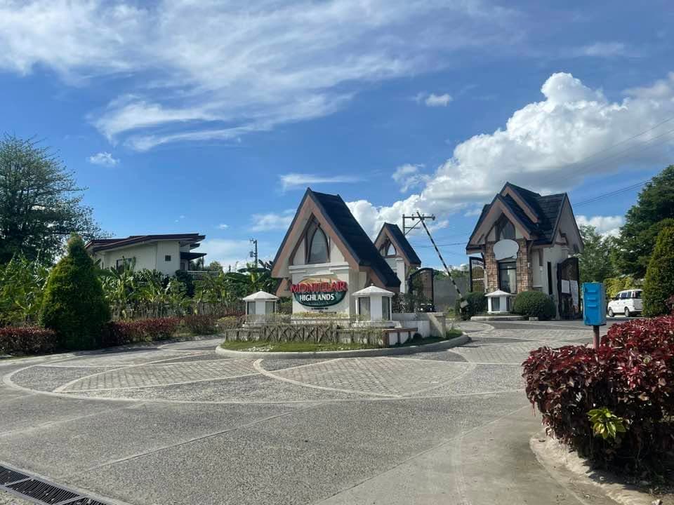 200 sqm Lot in Montclair Highlands