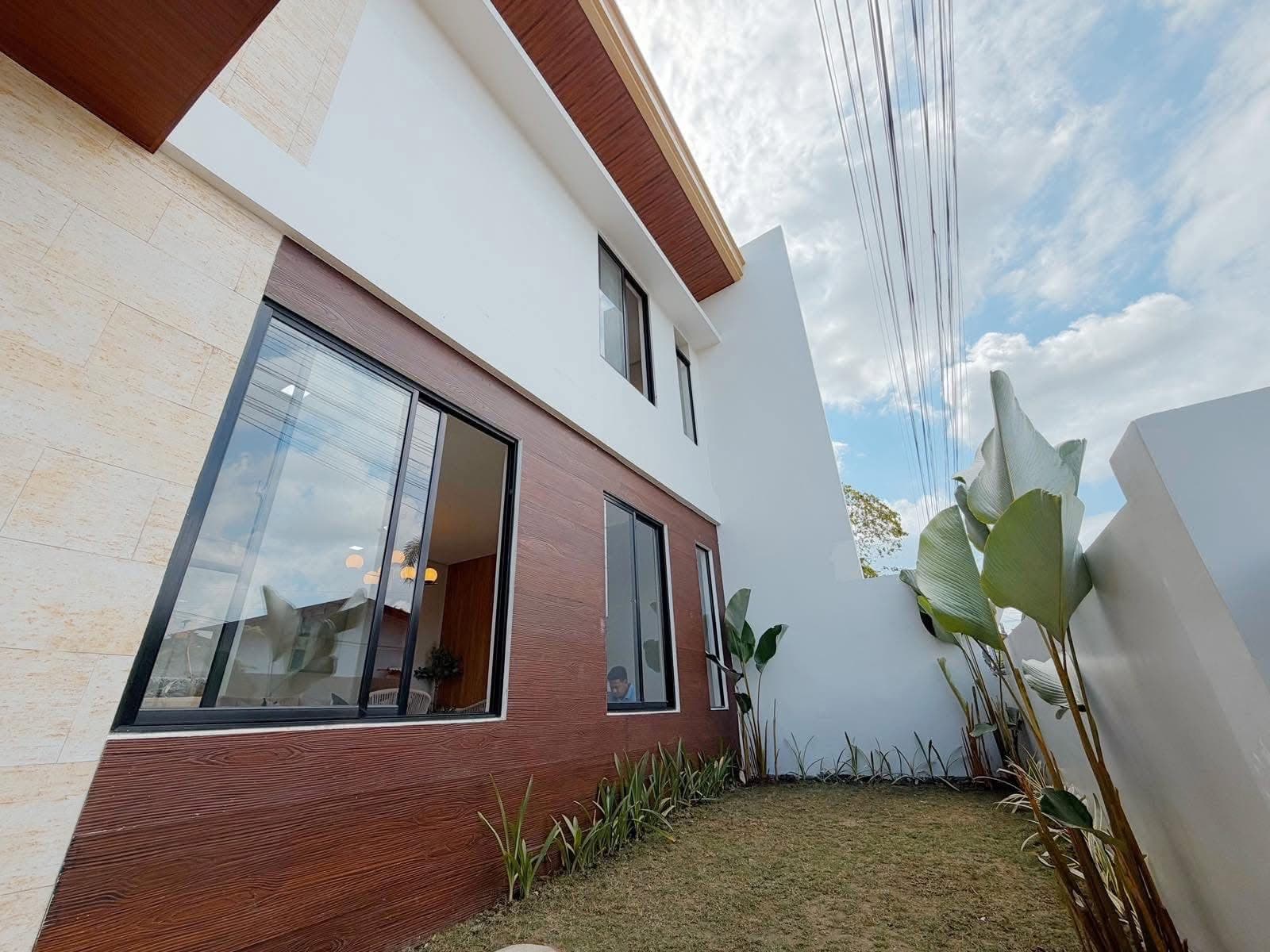 Turnkey Modern Living: Newly Built 3-BR Furnished Home in South Villa