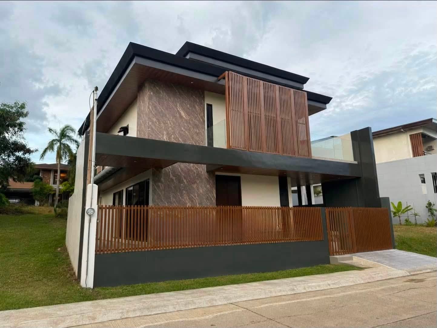 Modern Tropical Home | Robinsons Highlands-5BR 2-Storey House & Lot-Buhangin