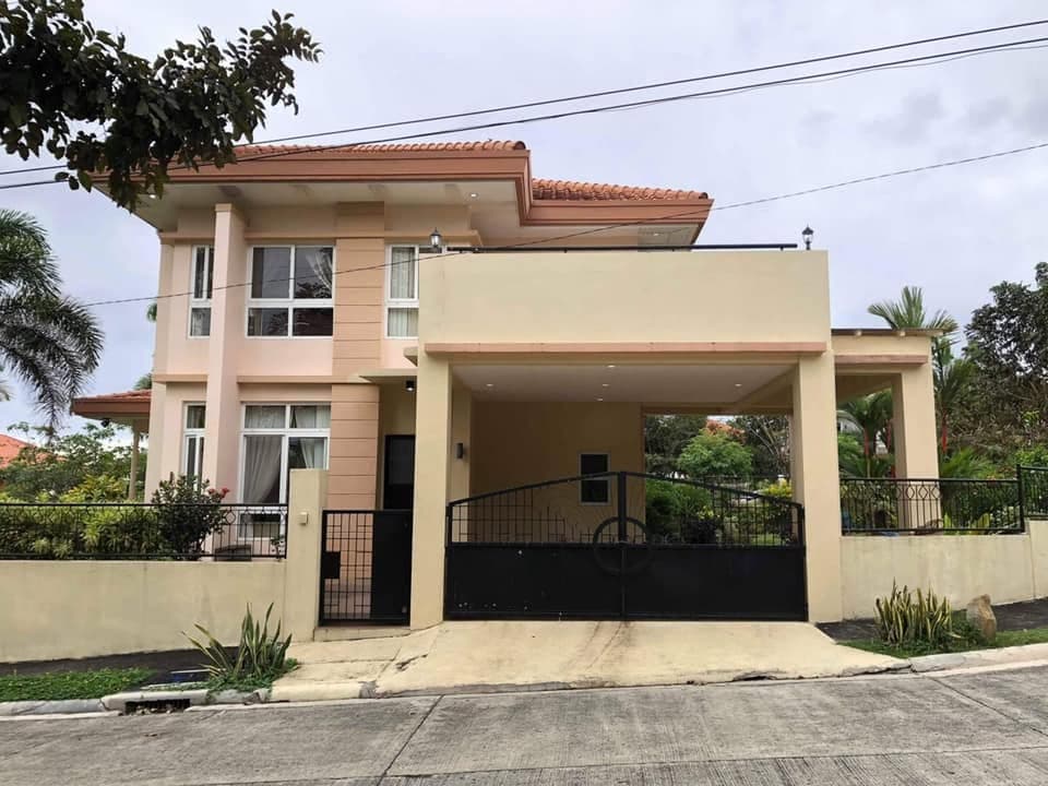 RESORT LUXURY & PANORAMIC VIEWS: FULLY FURNISHED CORNER ESTATE IN VILLA DE MERCEDES!